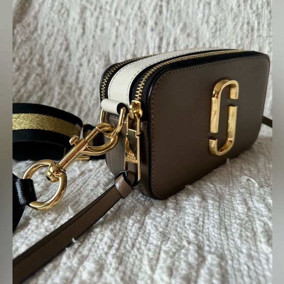 Authentic Marc Jacob’s Snapshot Bag - Picture 2 of 8